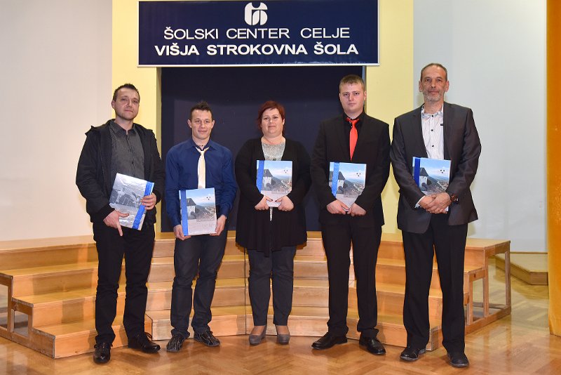 Podelitev-diplom-2015-Slika17.JPG - Najboljši diplomanti v letu 2015. Z leve: Matej Žlegel, Aleš Kos, Janja Ožir Trbežnik, Tomaž Urankar, Peter Irman.